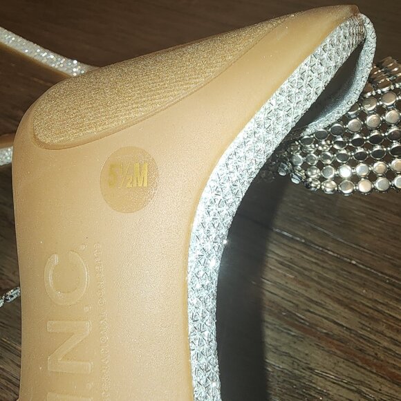 I.N.C. INTERNATIONAL CONCEPTS WOMENS NEMMZI BOW DRESS SANDALS NWT SILVER… - Picture 9 of 12